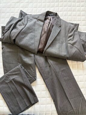 Banana Republic Men's Brown Pinstripe Two-Piece Suit - Size 40R, 35/32
